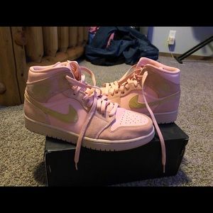 Coral gold Jordan 1 men’s